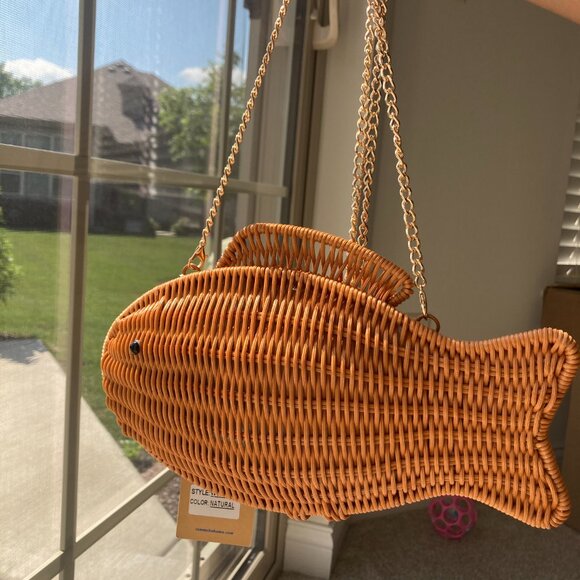 Tommy Bahama Rattan Gold Fish Bag - Picture 4 of 6
